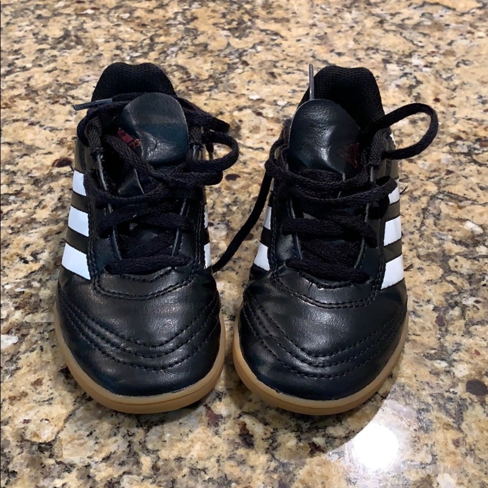 Boys adidas samba indoor soccer shoes